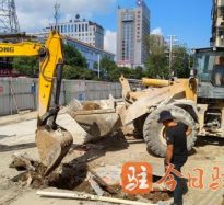 沉迷于黑人大吊的国产荡妇高温下的坚守｜道路建设者用汗水铺就畅通路